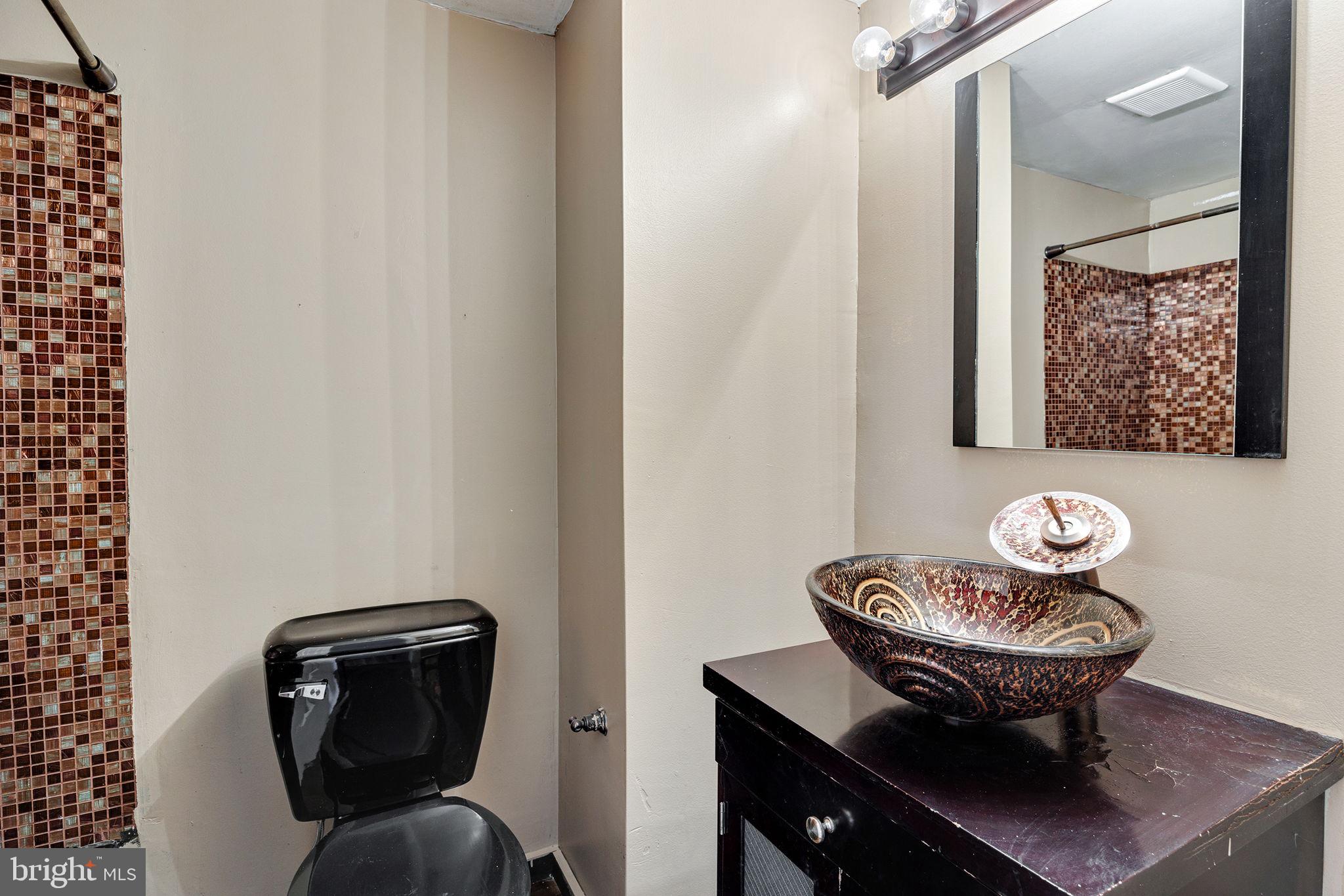9580 State Rd., Unit 36B Philadelphia, PA 19114 - Photo 14 of 28 Hallway Bathroom
