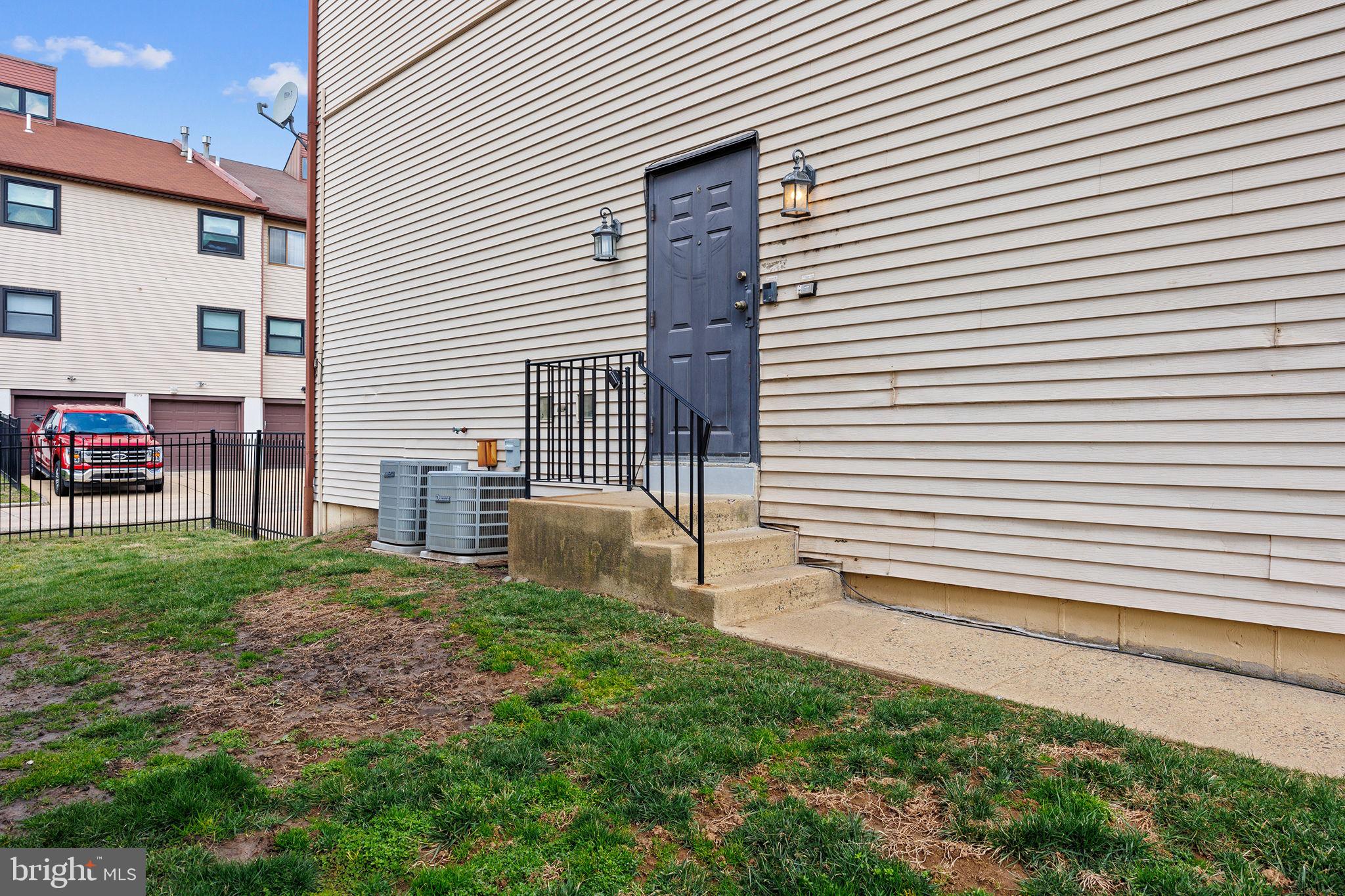 9580 State Rd., Unit 36B Philadelphia, PA 19114 - Photo 4 of 28 Exterior Side - Entrance