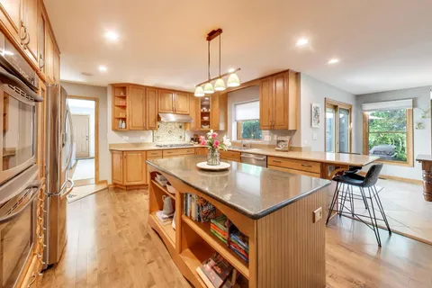$749,900 | 845 Saugatuck Trail, Vernon Hills, IL 60061