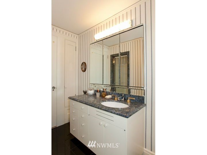 1223 Spring Street, Unit 200 Seattle, WA 98104 - Photo 16 of 20