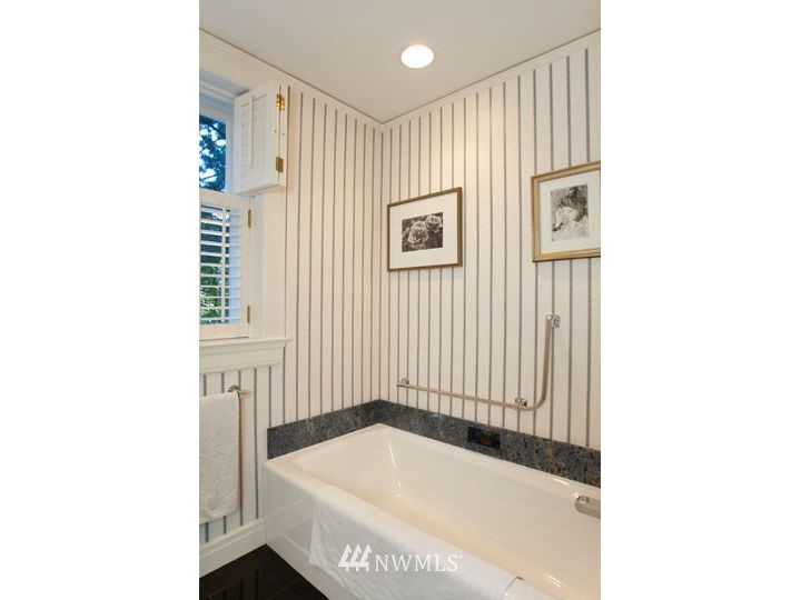 1223 Spring Street, Unit 200 Seattle, WA 98104 - Photo 17 of 20