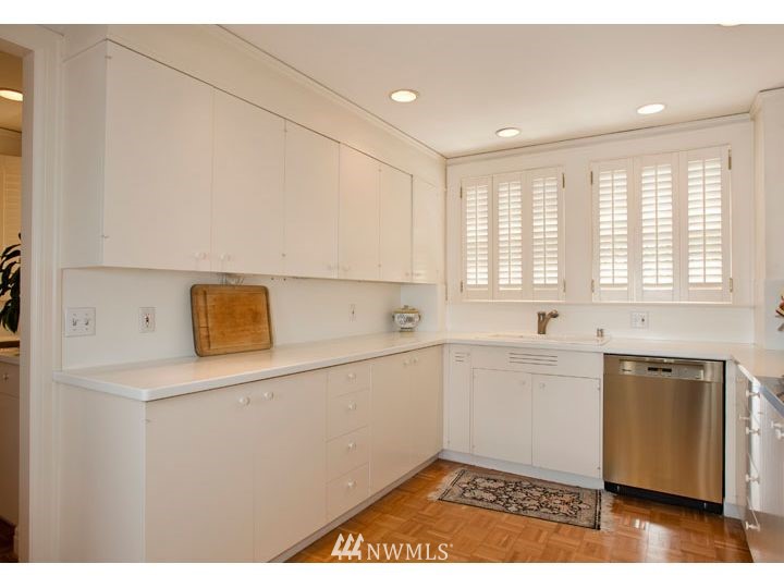 1223 Spring Street, Unit 200 Seattle, WA 98104 - Photo 9 of 20