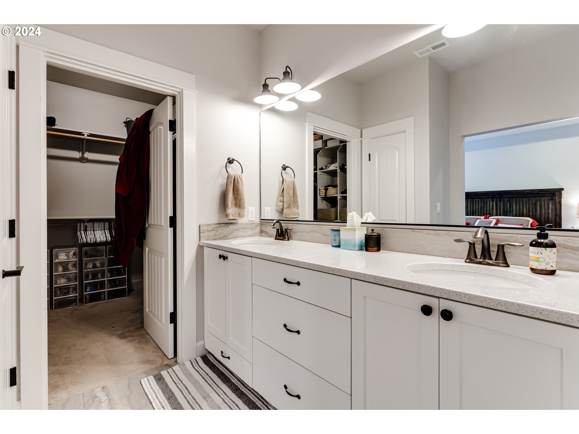 6362 Forest Ridge Drive Springfield, OR 97478 - Photo 23 of 44 a bathroom with a double vanity sink mirror and