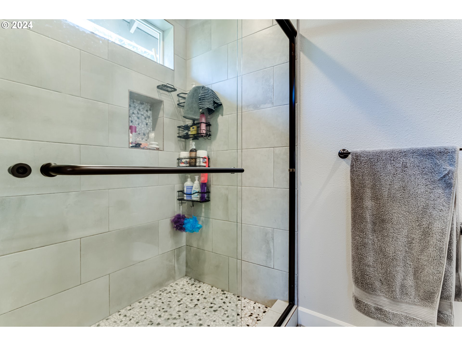 6362 Forest Ridge Drive Springfield, OR 97478 - Photo 26 of 44 a bathroom with a shower