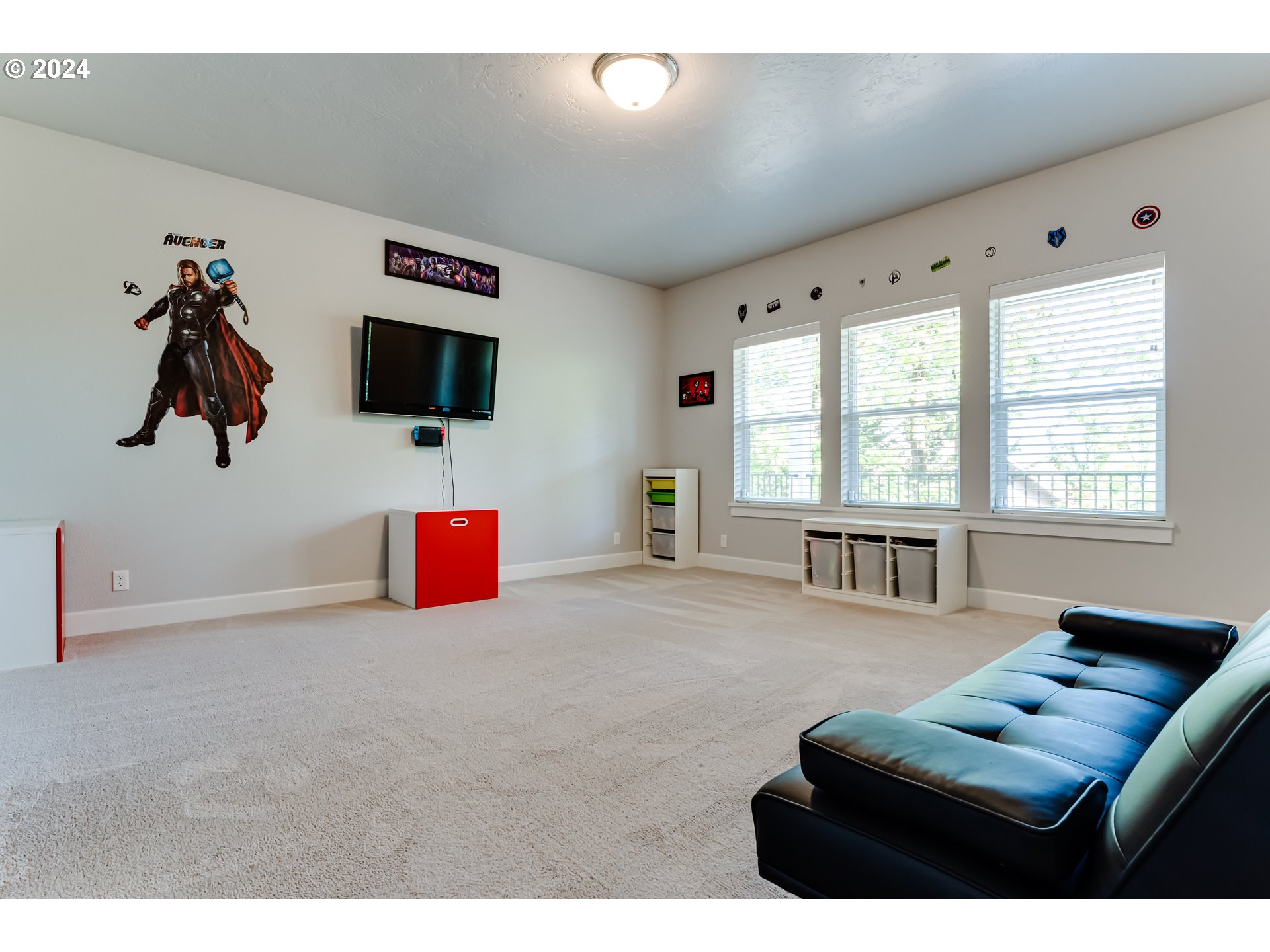 6362 Forest Ridge Drive Springfield, OR 97478 - Photo 27 of 44 a living room with furniture and a flat screen tv
