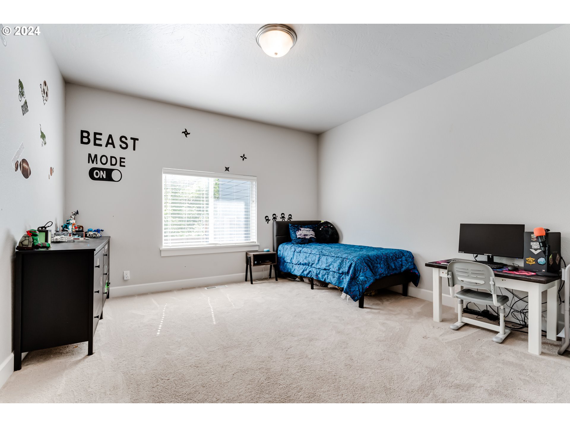 6362 Forest Ridge Drive Springfield, OR 97478 - Photo 32 of 44 a spacious bedroom with a bed and a window