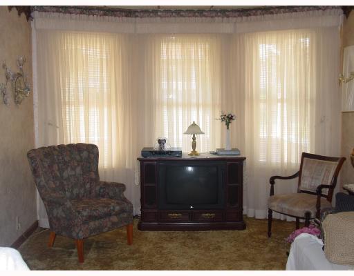 109 Sunnyside Road New Castle, PA 16102 - Photo 4 of 13 Living Room.