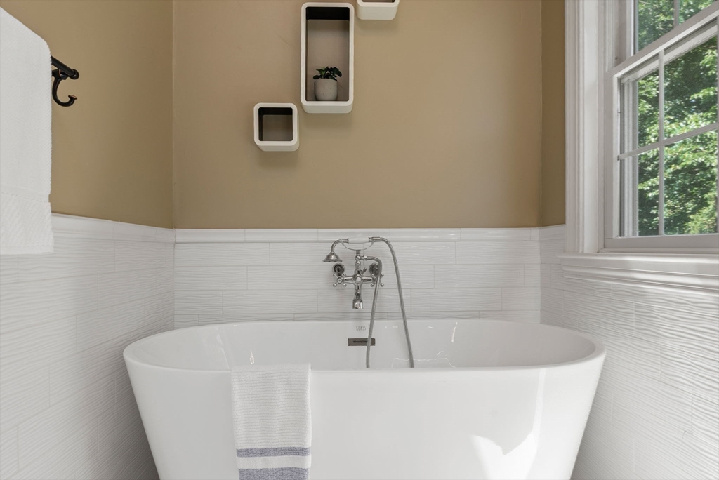 107 Rowe Street Newton, MA 02466 - Photo 26 of 30