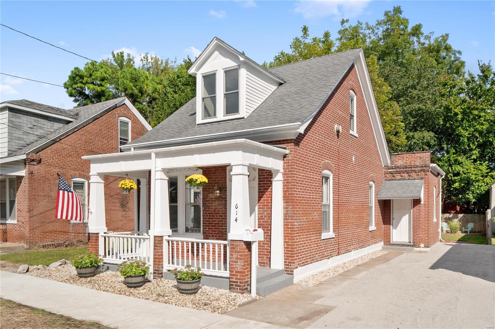 614 South Church Street Belleville, IL 62220 - Photo 1 of 31