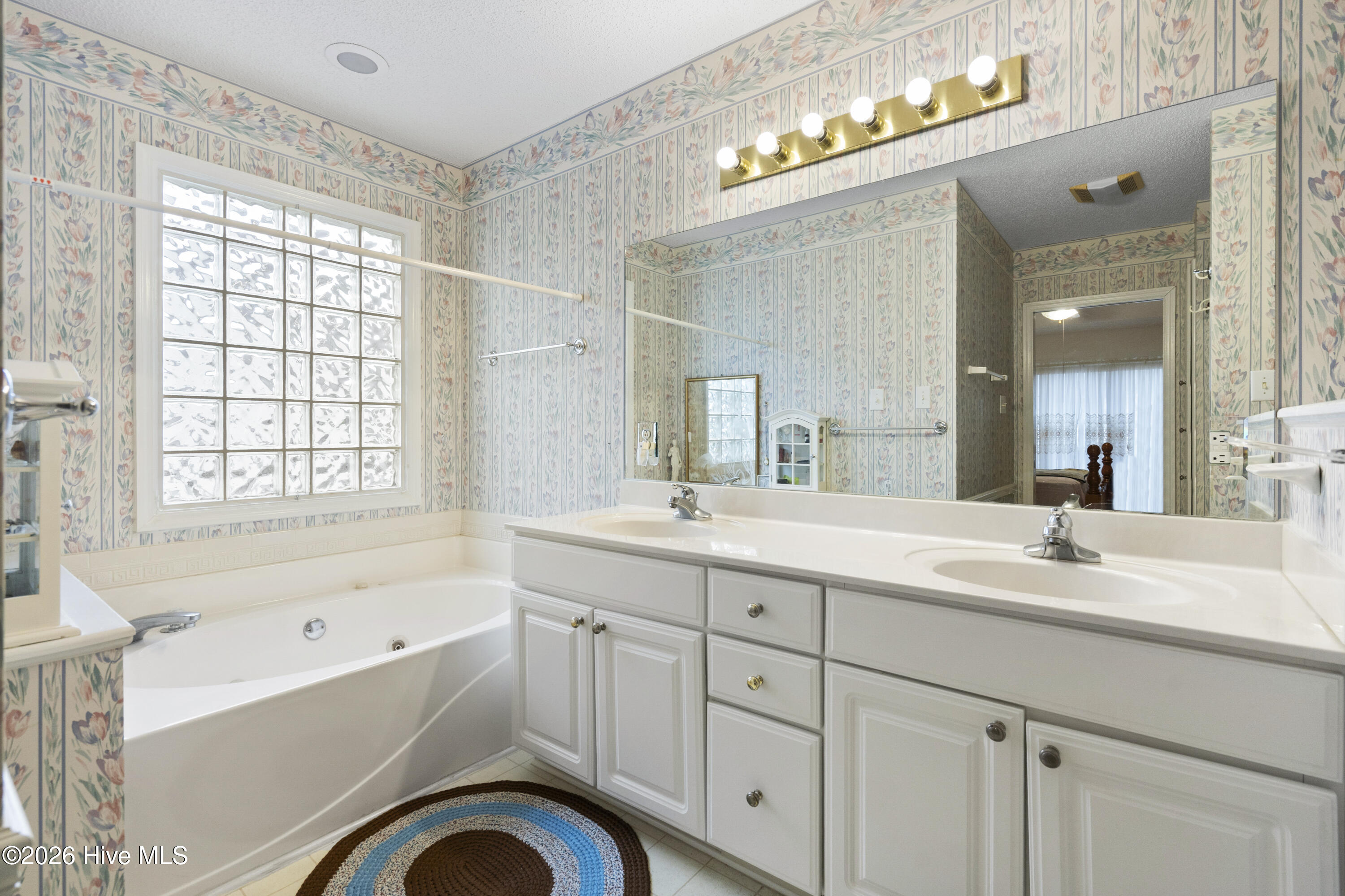 4211 Yarmouth Road New Bern, NC 28562 - Photo 17 of 25 Primary Bathroom