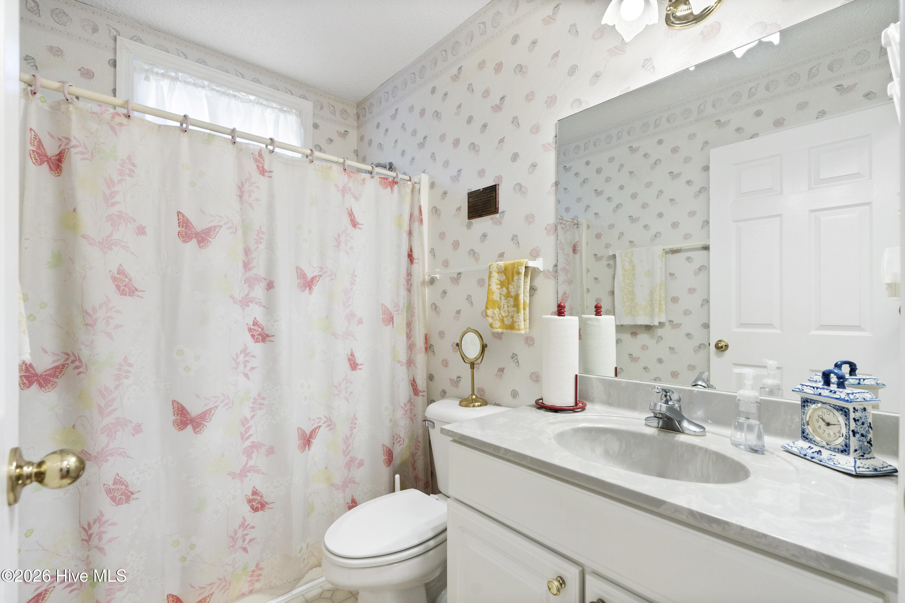 4211 Yarmouth Road New Bern, NC 28562 - Photo 20 of 25 Guest Bathroom