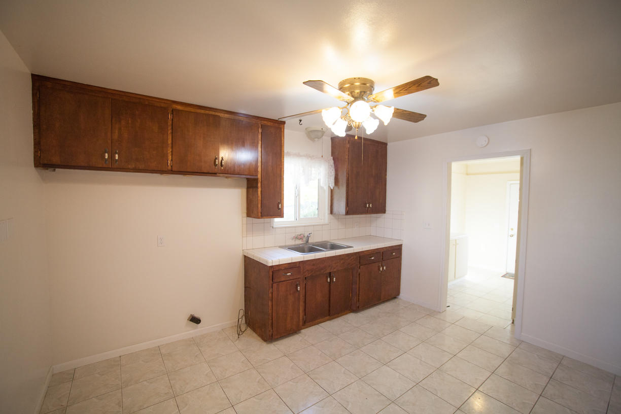 19837 Loop Street Anderson, CA 96007 - Photo 8 of 32 Kitchen-2