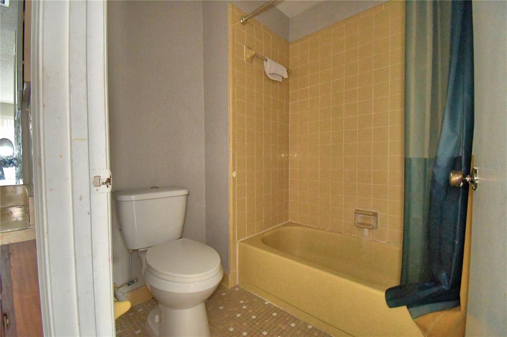 573 Hunter Circle Kissimmee, FL 34758 - Photo 26 of 36 a bathroom with a toilet sink and shower