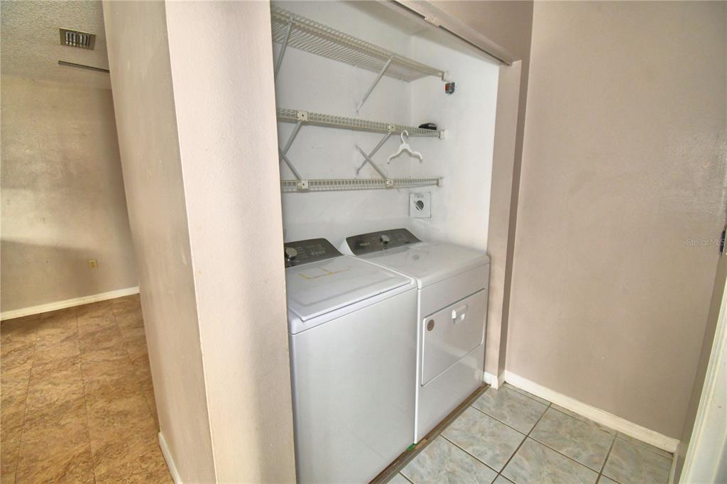 573 Hunter Circle Kissimmee, FL 34758 - Photo 8 of 36 a utility room with washer and dryer