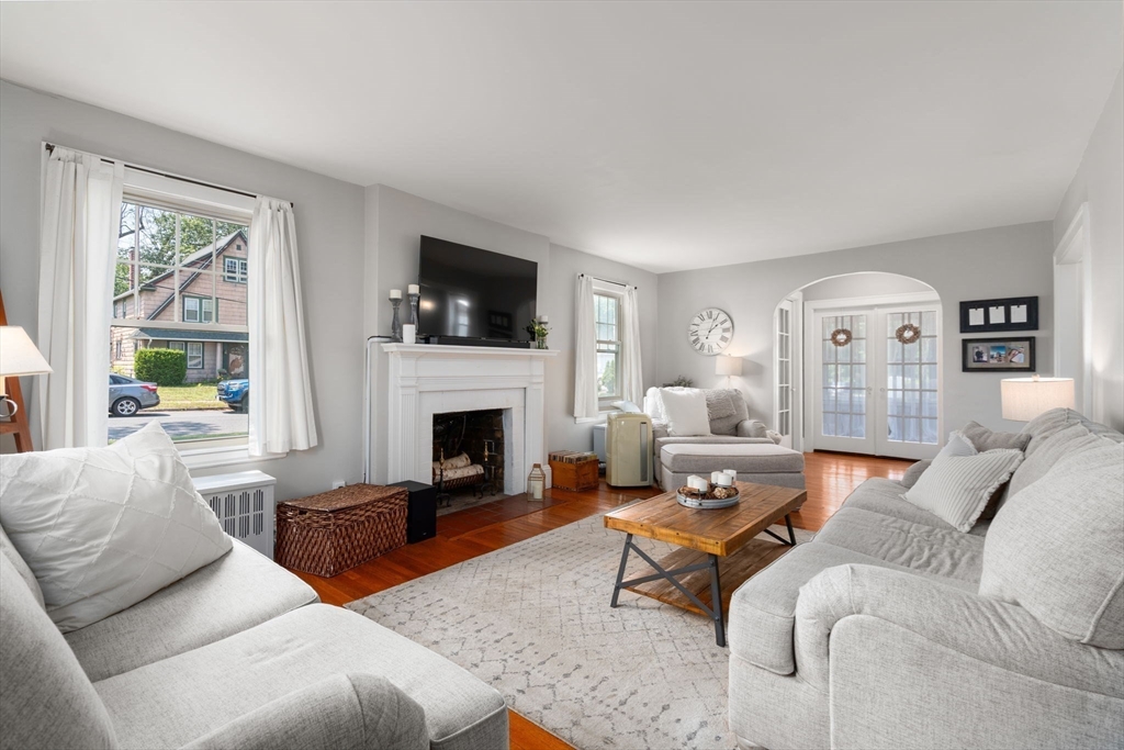 107 Perkins Street Springfield, MA 01118 - Photo 3 of 29