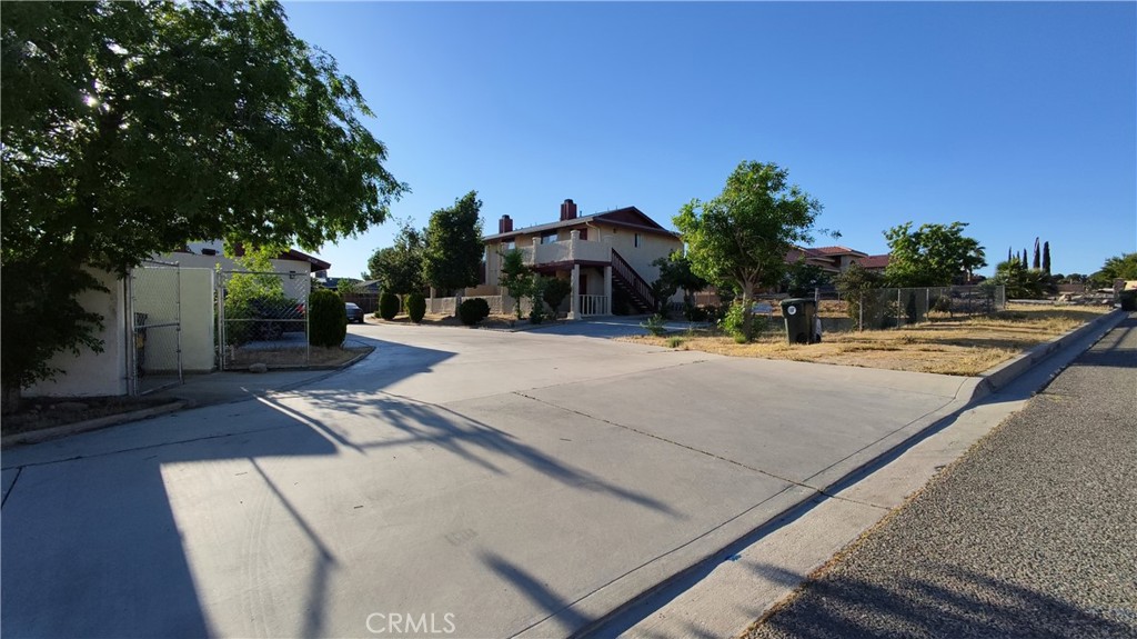 16228 Wato Road Apple Valley, CA 92307 - Photo 16 of 17 a view of a basketball court
