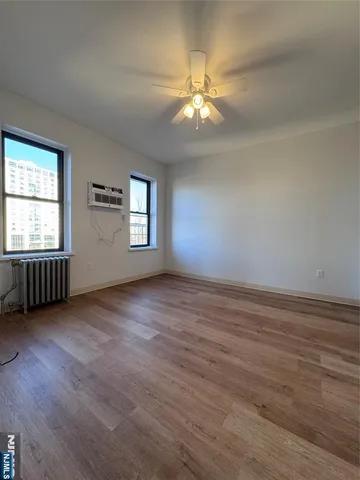 $1,900 | 287 Lawton Avenue, Unit 14, Cliffside Park, NJ 07010