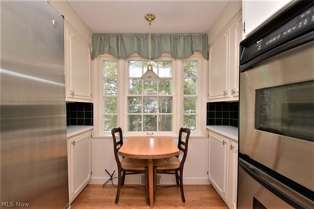 37125 Jackson Road Chagrin Falls, OH 44022 - Photo 11 of 29 Breakfast nook