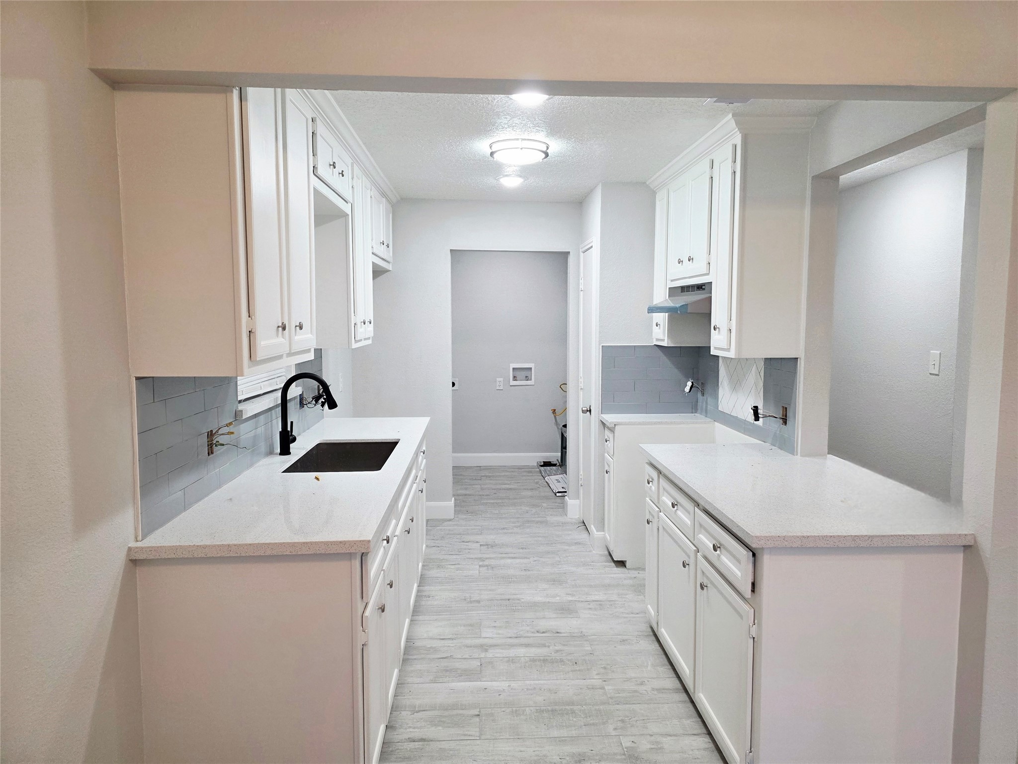 9713 Yuma Street Houston, TX 77029 - Photo 4 of 18 Kitchen