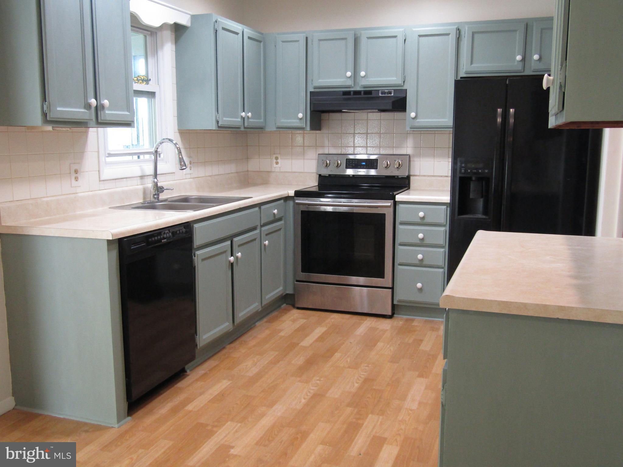 2 Reds Lane West Grove, PA 19390 - Photo 7 of 32 All kitchen appliances you see are included