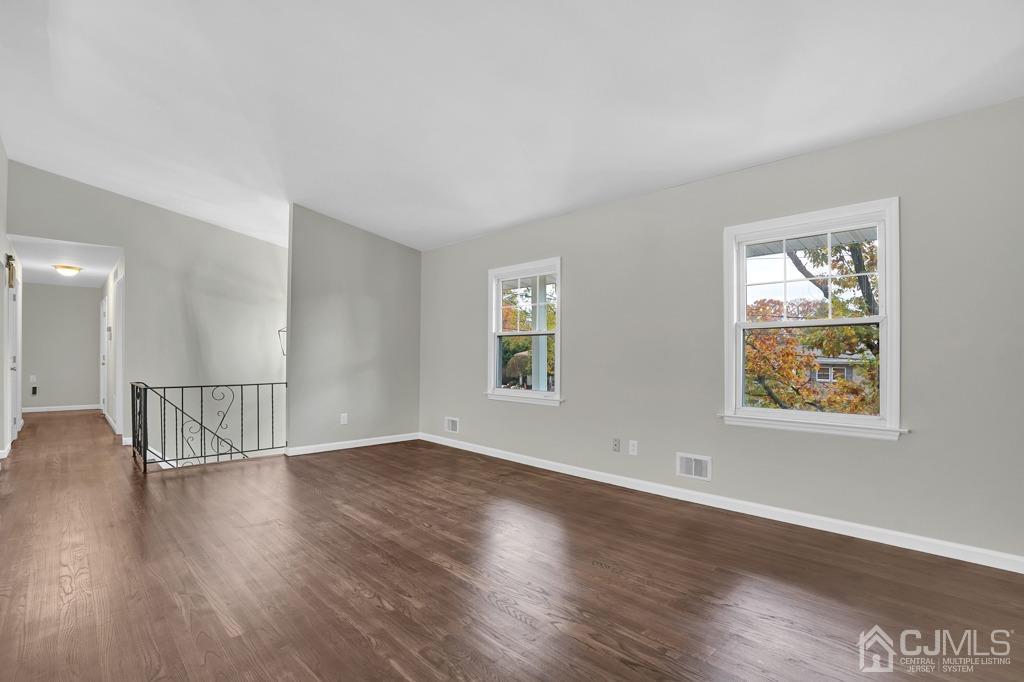 41 Merker Drive Edison, NJ 08837 - Photo 14 of 35 Living room