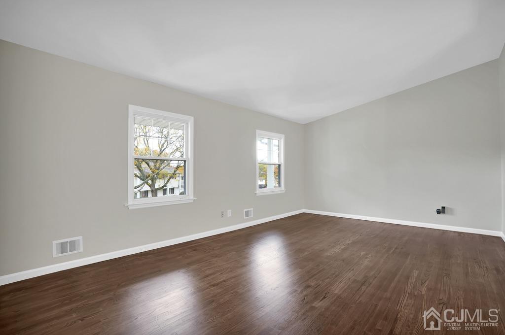 41 Merker Drive Edison, NJ 08837 - Photo 15 of 35 Living room