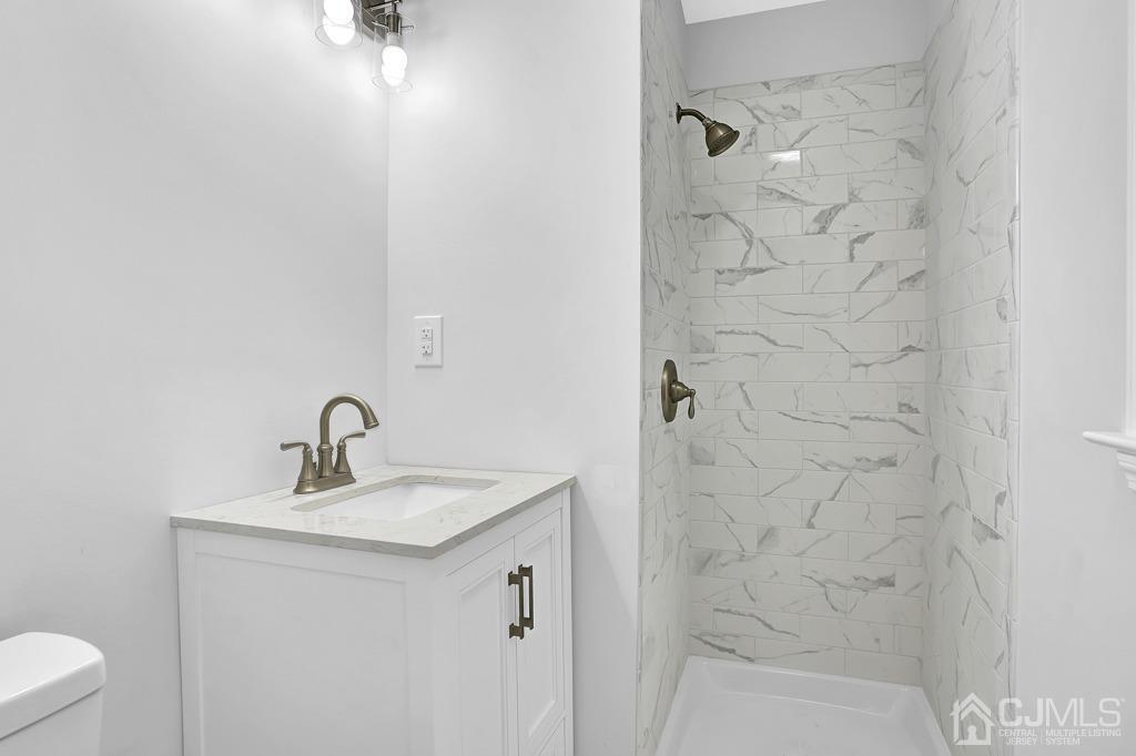 41 Merker Drive Edison, NJ 08837 - Photo 23 of 35 Primary bath