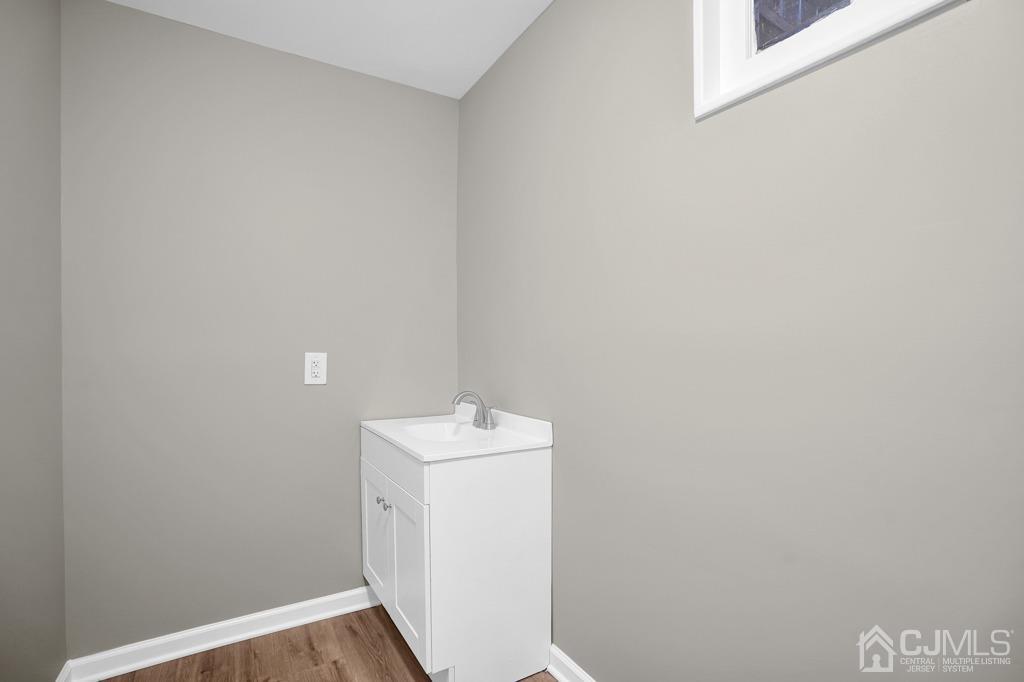 41 Merker Drive Edison, NJ 08837 - Photo 29 of 35 powder room ground fllor