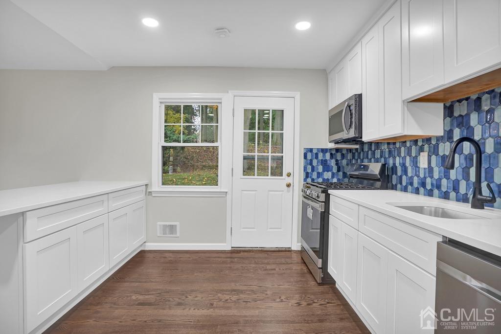 41 Merker Drive Edison, NJ 08837 - Photo 6 of 35 Kitchen