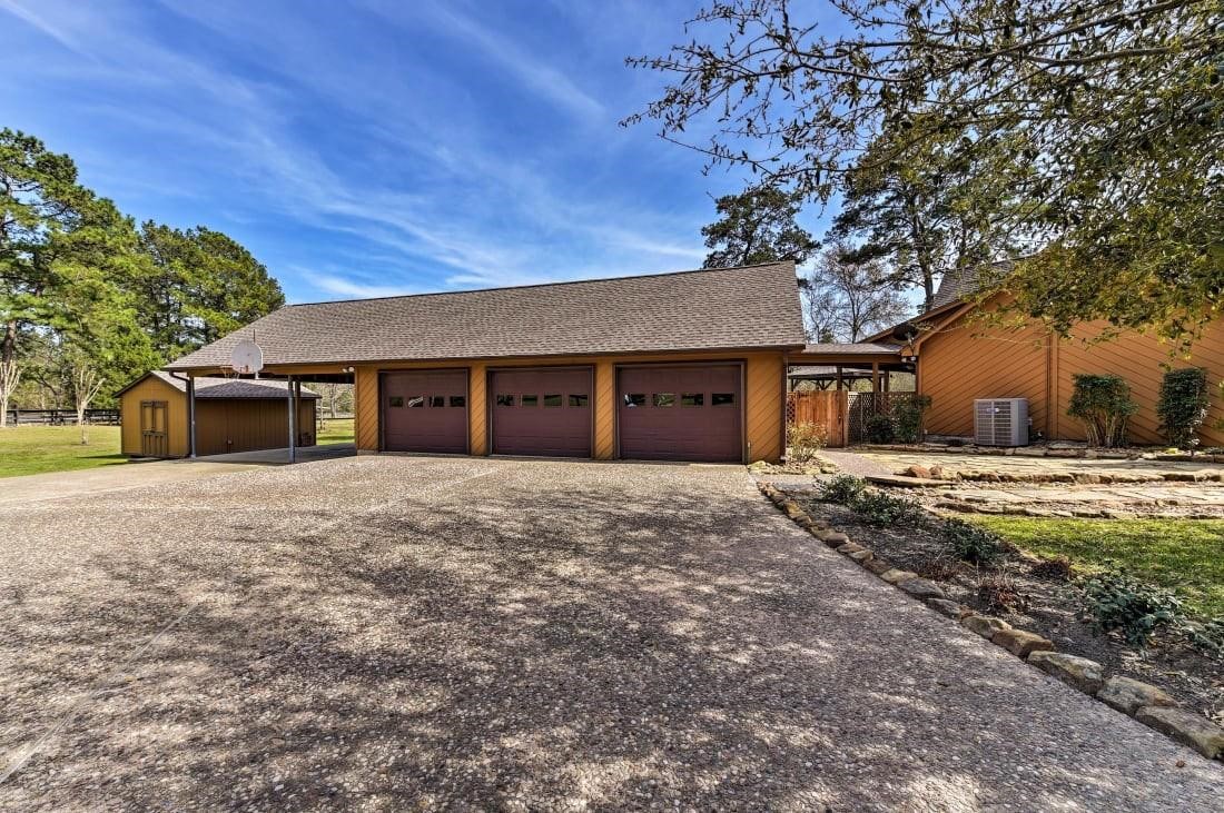 33542 Wright Road Magnolia, TX 77355 - Photo 4 of 16 GARAGE