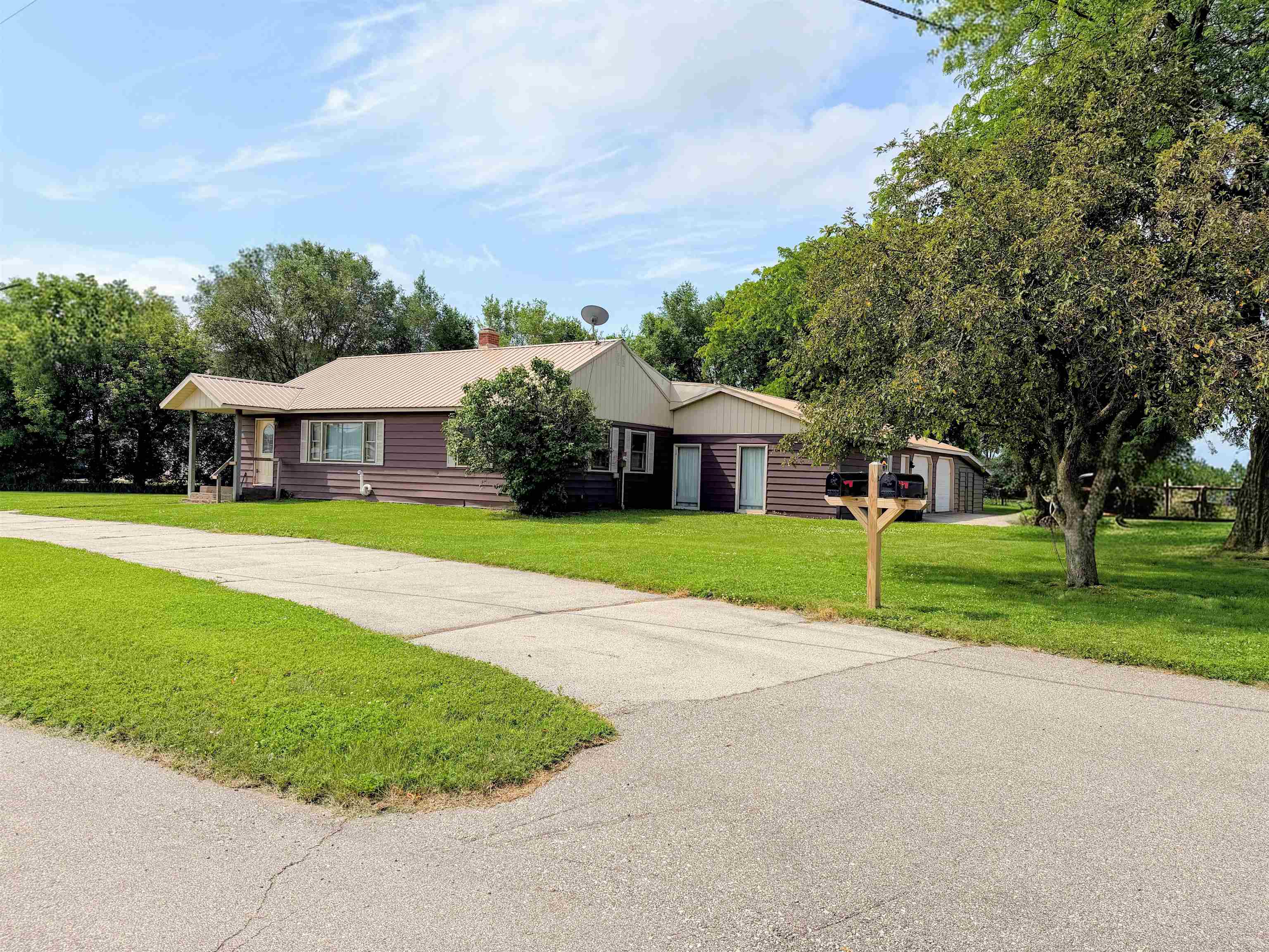 1733 South Marquette Road Prairie du Chien, WI 53821 - Photo 1 of 26