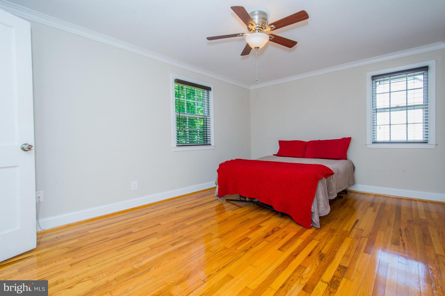 2302 Pickwick Road Baltimore, MD 21207 - Photo 16 of 30 MBR w en suite bath