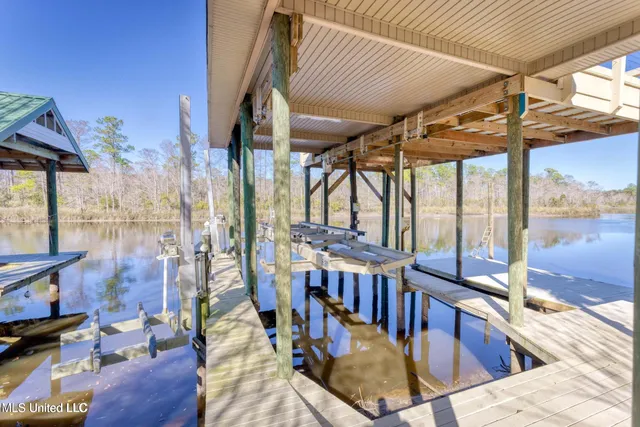 $1,590,000 | 8230 Maunalani Place, Diamondhead, MS 39525