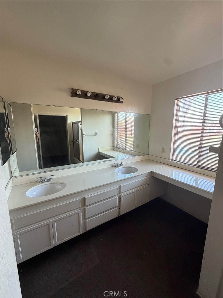 24677 Rugby Lane Moreno Valley, CA 92551 - Photo 18 of 43 Master bath
