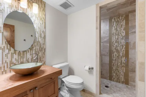 $1,995,000 | 710 Shadyview Lane North, Plymouth, MN 55447