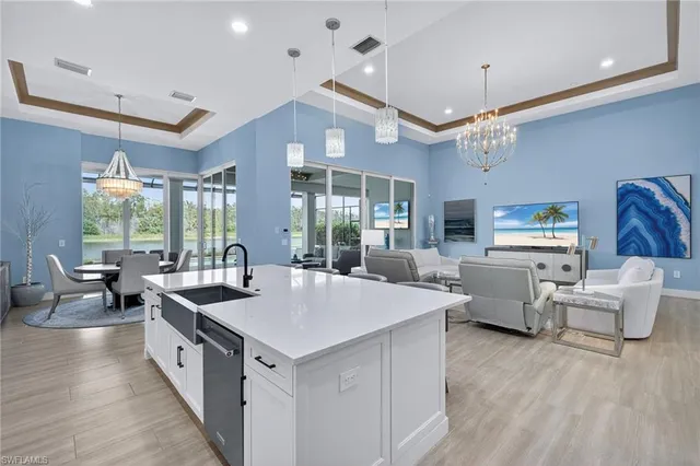 a large kitchen with kitchen island a large island in it