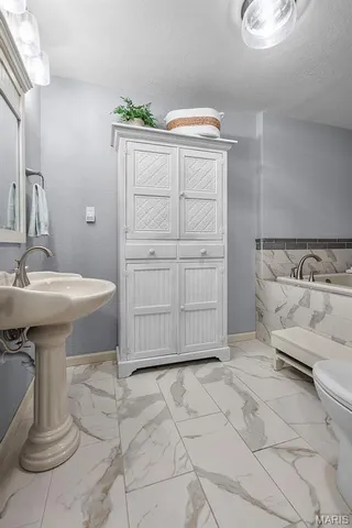 $374,900 | 2003 Madison 208, Fredericktown, MO 63645