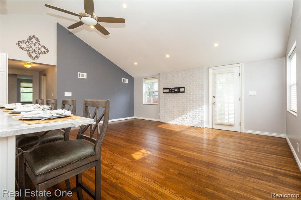 1433 Courtland Boulevard Rochester Hills, MI 48307 - Photo 5 of 35