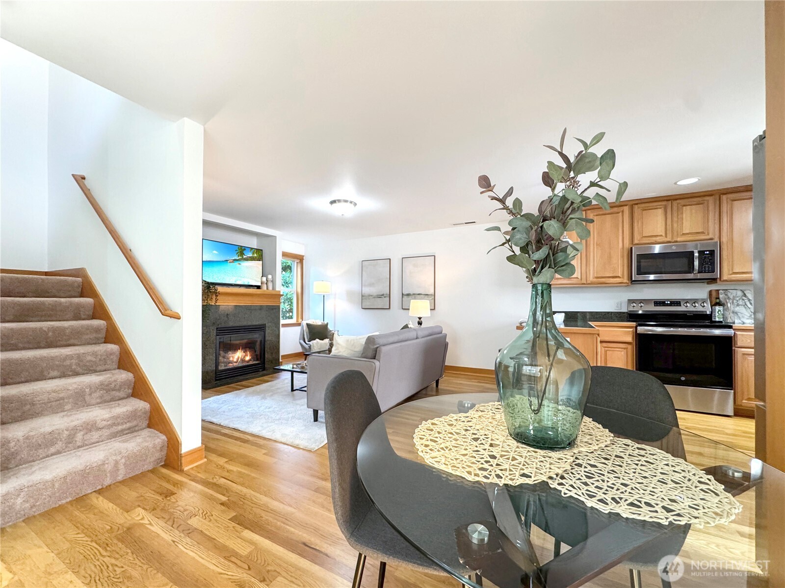8515 Stone Avenue North, Unit A Seattle, WA 98103 - Photo 13 of 27