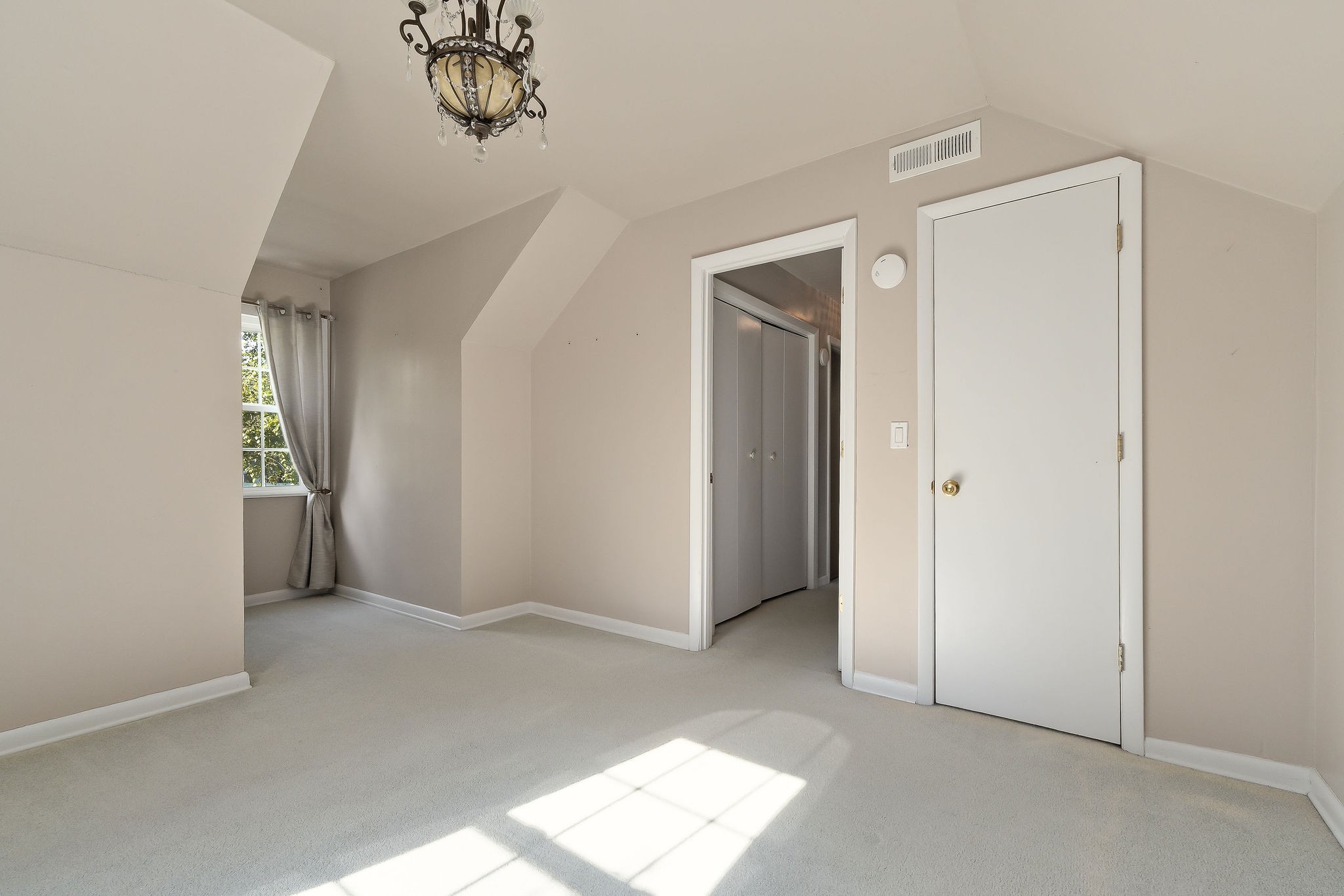 1175 Meadow Road Cookeville, TN 38501 - Photo 30 of 37 an empty room with windows