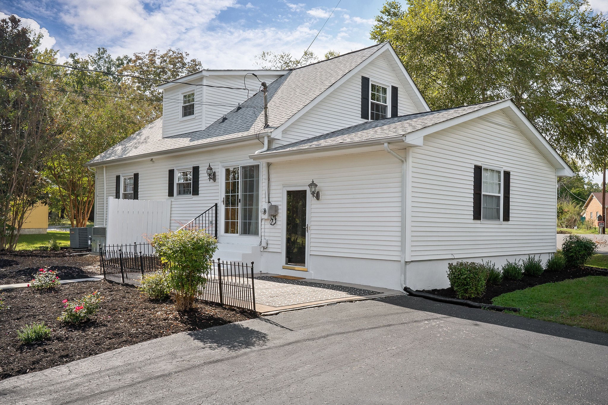 1175 Meadow Road Cookeville, TN 38501 - Photo 32 of 37 a front view of a house with garden