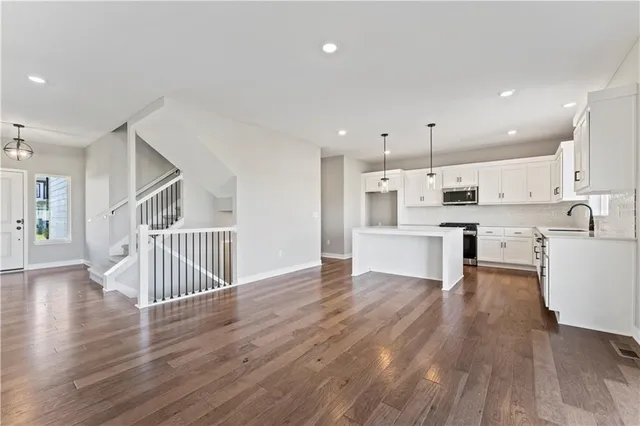 $539,948 | 1505 Southeast Bailey Farms Parkway, Lee's Summit, MO 64082