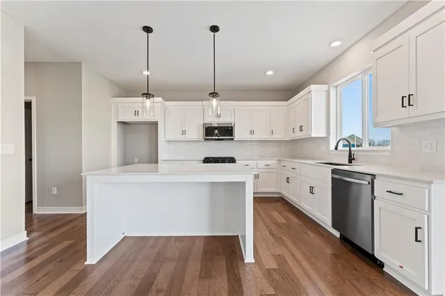 $539,948 | 1505 Southeast Bailey Farms Parkway, Lee's Summit, MO 64082