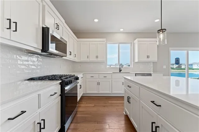 $539,948 | 1505 Southeast Bailey Farms Parkway, Lee's Summit, MO 64082