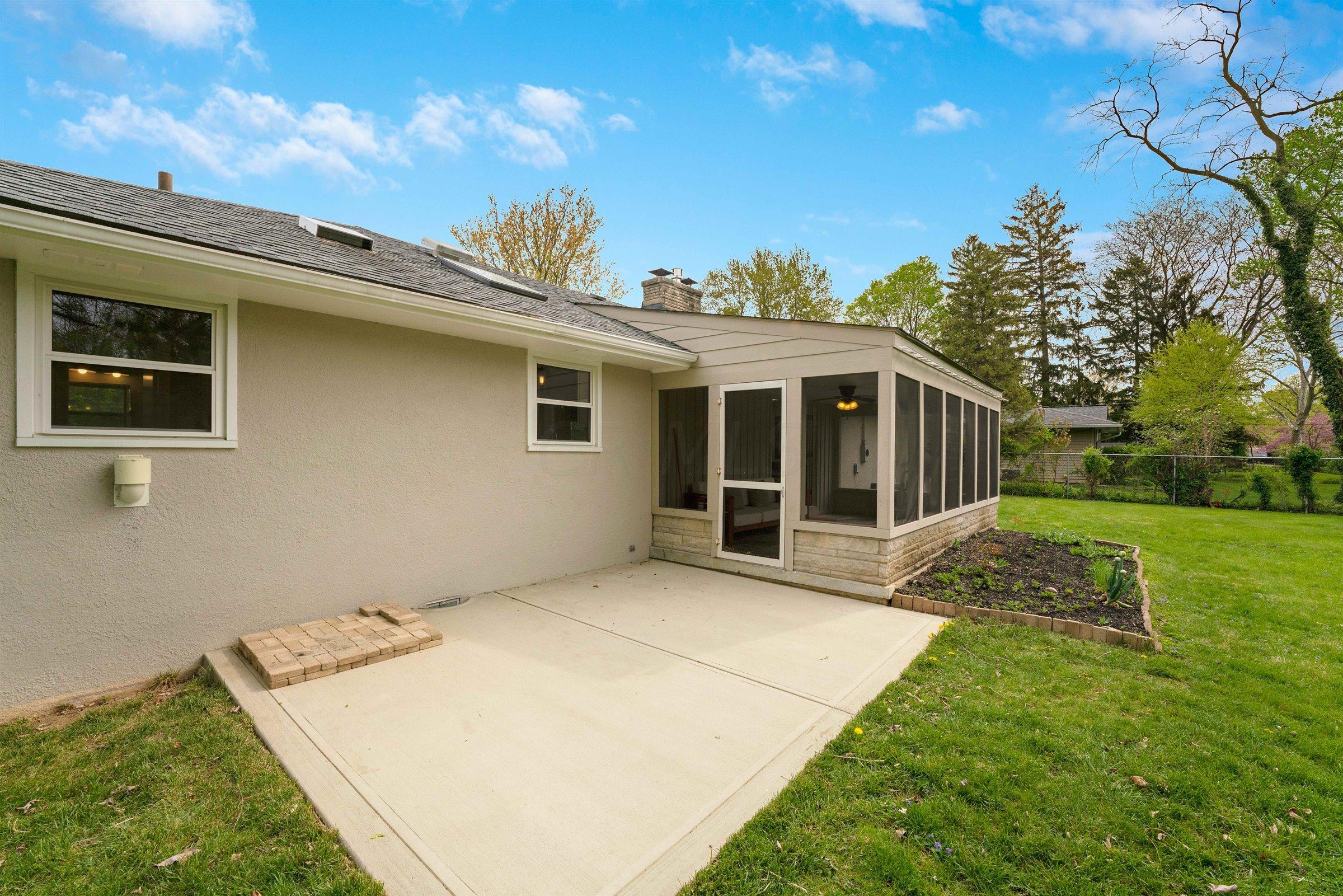 2233 Lytham Road Columbus, OH 43220 - Photo 5 of 9