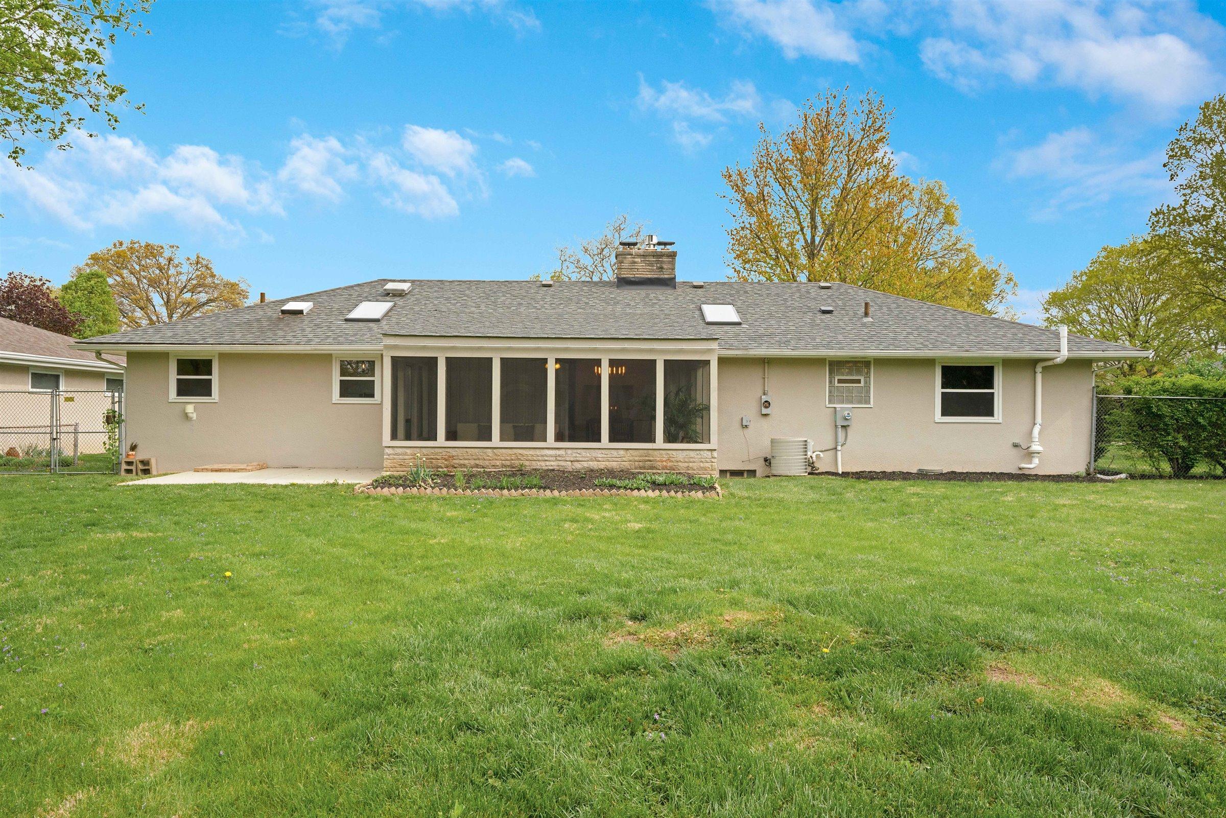 2233 Lytham Road Columbus, OH 43220 - Photo 6 of 9