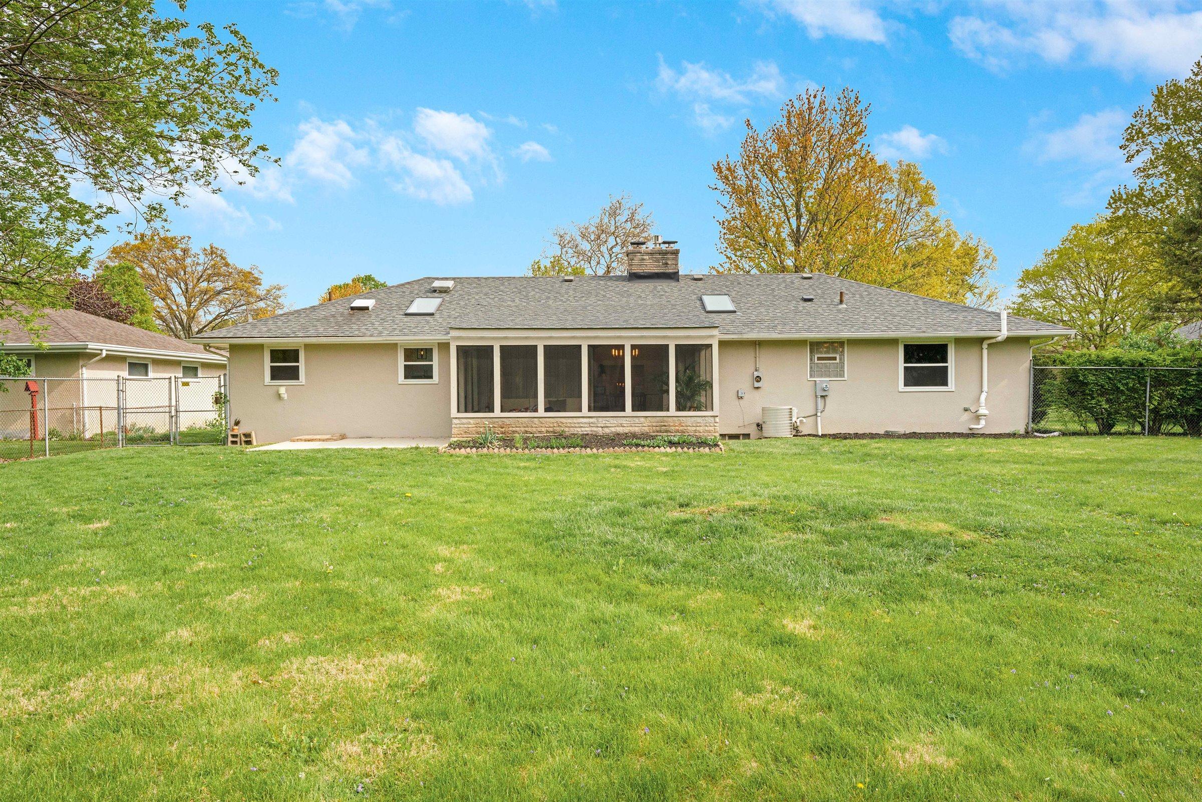 2233 Lytham Road Columbus, OH 43220 - Photo 7 of 9