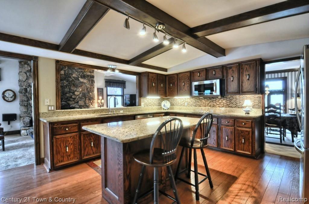 1944 Mapleridge Road Rochester, MI 48309 - Photo 6 of 36 Kitchen.jpg