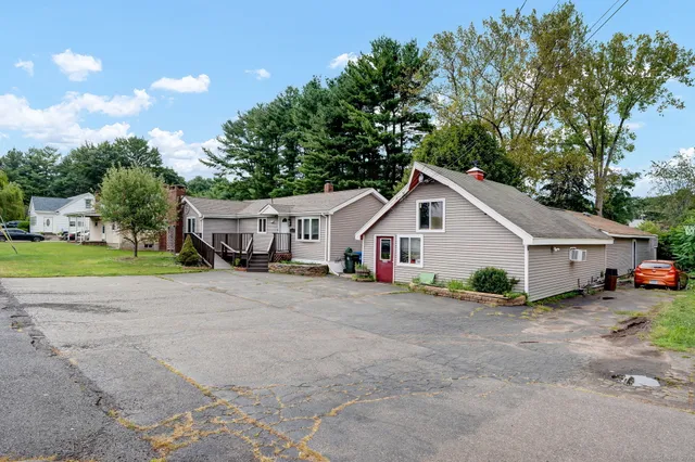 a view of a house with a yard