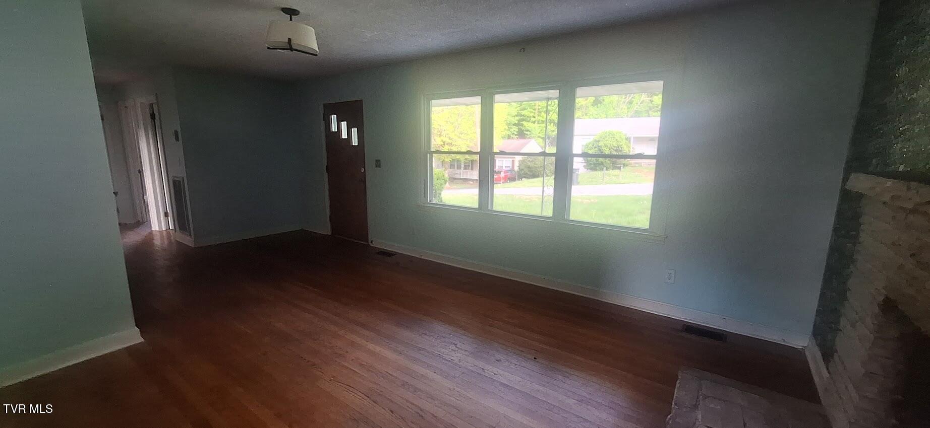 2409 Anderson Street Bristol, TN 37620 - Photo 11 of 28 1